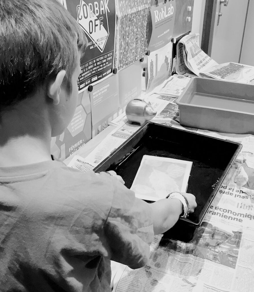 Atelier de découverte des techniques de la photographie ancienne organisé par le Musée d'histoire de La Chaux-de-Fonds.